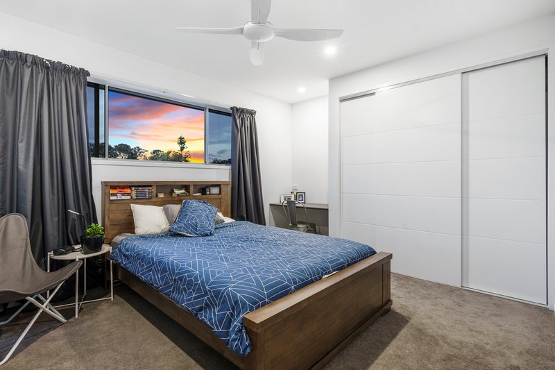 Photo - 5 Chown Avenue, Currumbin Waters QLD 4223 - Image 15