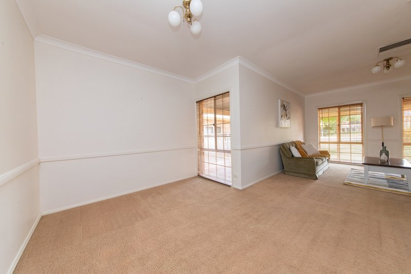 Photo - 5 Christie Close, Dubbo NSW 2830 - Image 6