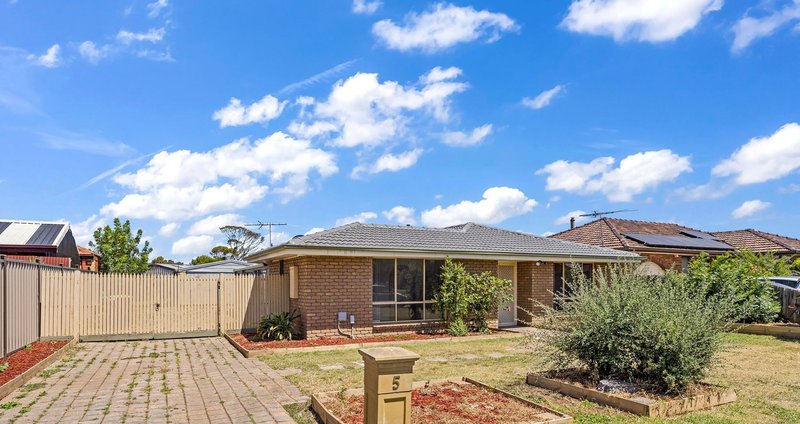 Photo - 5 Christina Crescent, Kurunjang VIC 3337 - Image 1