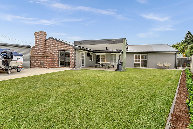 Photo - 5 Clacton Court, Craigieburn VIC 3064 - Image 16