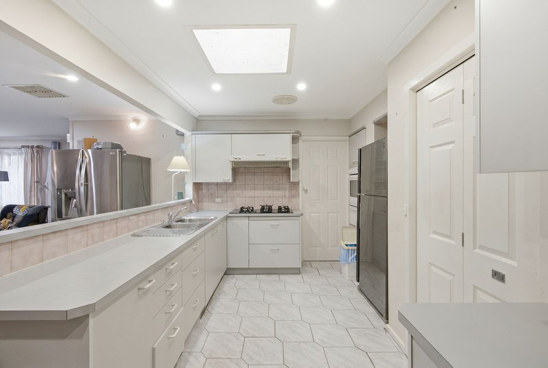 Photo - 5 Clarence Avenue, Keysborough VIC 3173 - Image 2