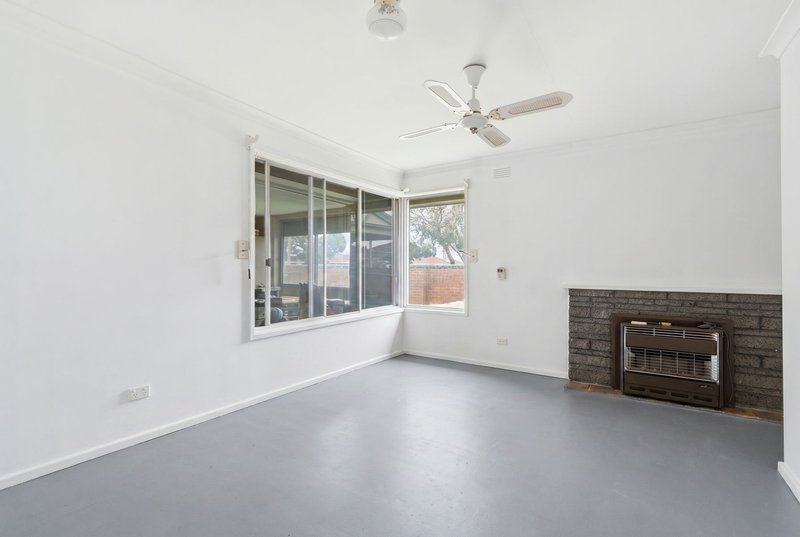 Photo - 5 Clarence Avenue, Keysborough VIC 3173 - Image 7