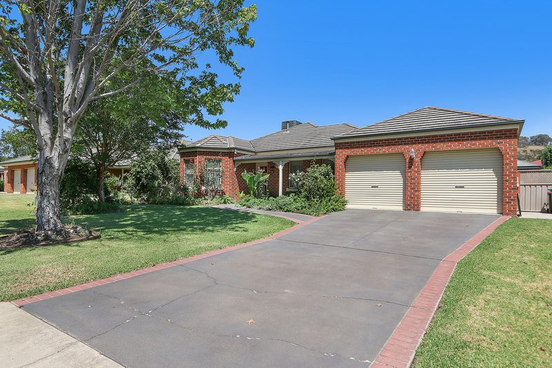 Photo - 5 Clarendon Avenue, Wodonga VIC 3690 - Image 2