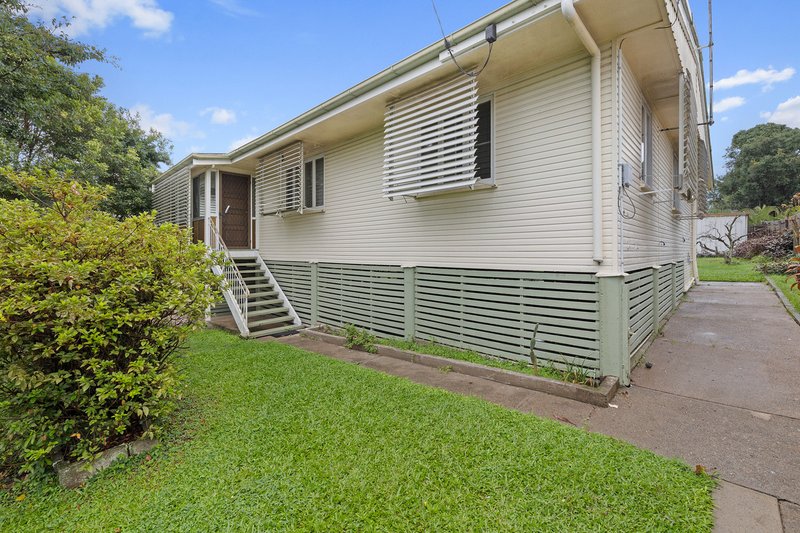 Photo - 5 Claymeade Street, Wynnum QLD 4178 - Image 2