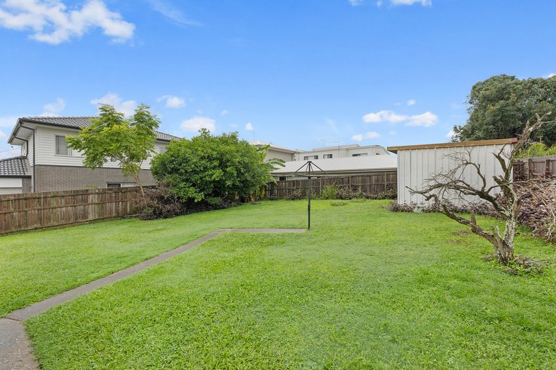 Photo - 5 Claymeade Street, Wynnum QLD 4178 - Image 4