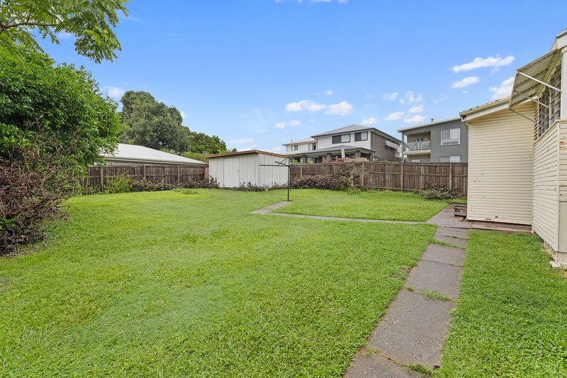 Photo - 5 Claymeade Street, Wynnum QLD 4178 - Image 5