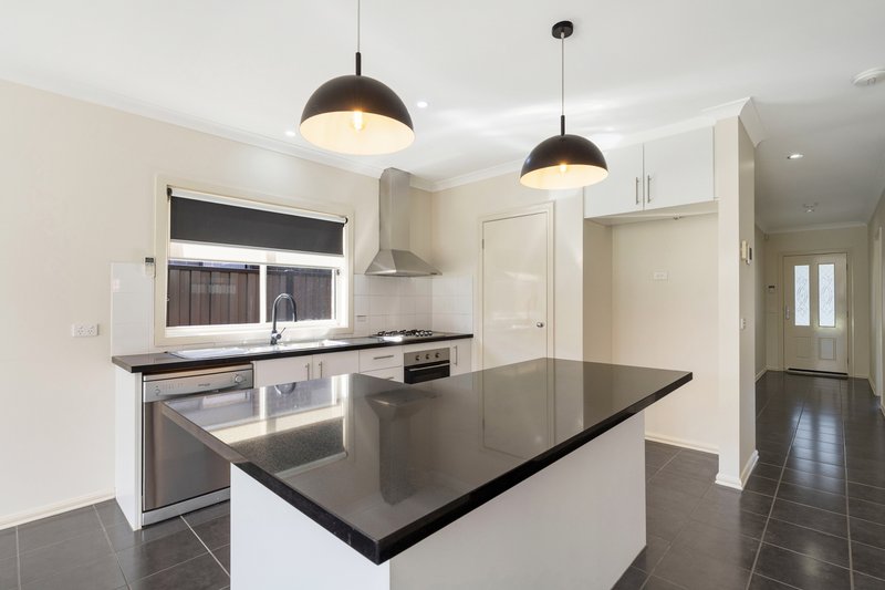 Photo - 5 Clayton Road, Craigieburn VIC 3064 - Image 3