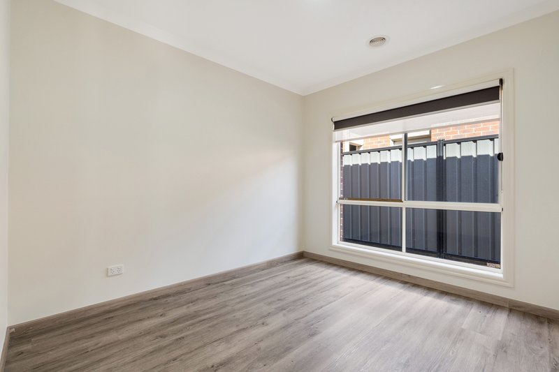 Photo - 5 Clayton Road, Craigieburn VIC 3064 - Image 8