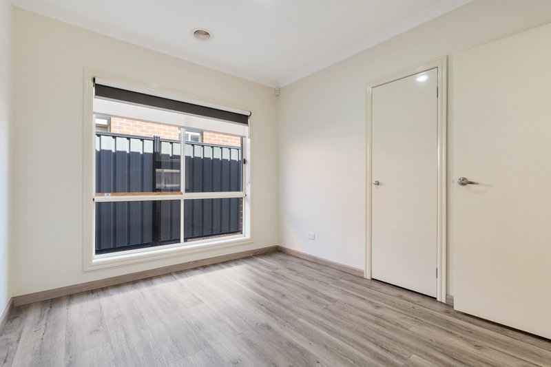 Photo - 5 Clayton Road, Craigieburn VIC 3064 - Image 9
