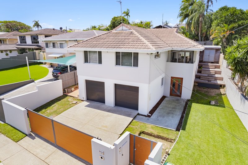 Photo - 5 Clifton Street, Biggera Waters QLD 4216 - Image 2