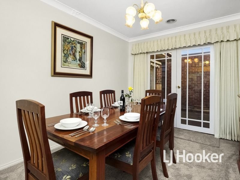 Photo - 5 Cliveden Court, Seabrook VIC 3028 - Image 3