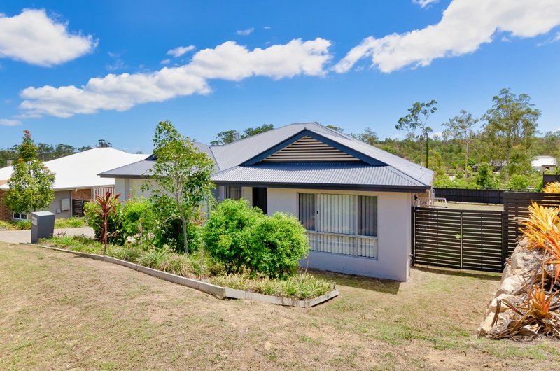 Photo - 5 Clover Crescent, Boyne Island QLD 4680 - Image 2