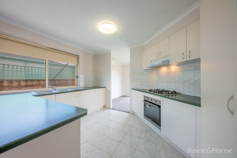 Photo - 5 Clyde Court, Sunbury VIC 3429 - Image 3