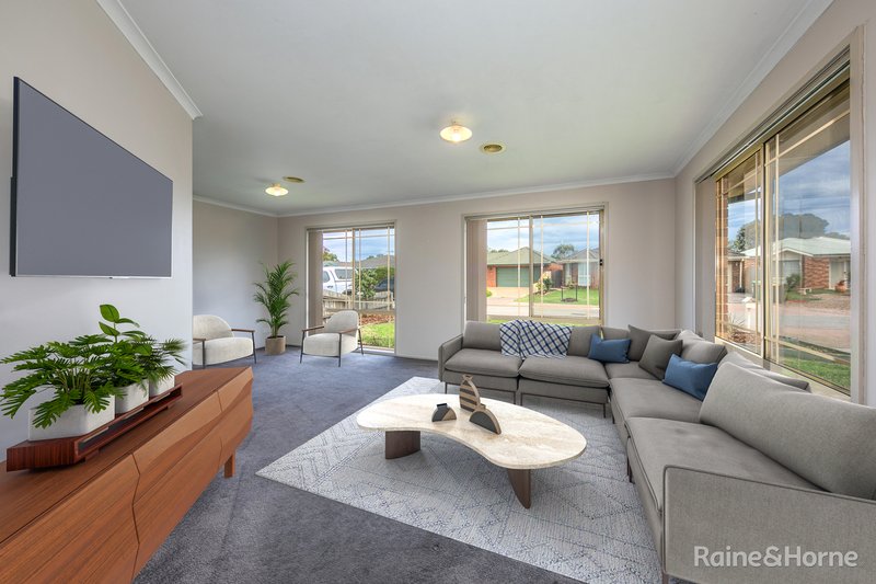 Photo - 5 Clyde Court, Sunbury VIC 3429 - Image 4