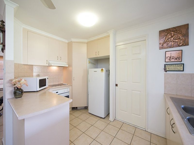 Photo - 5 Col Brown Avenue, Clinton QLD 4680 - Image 16