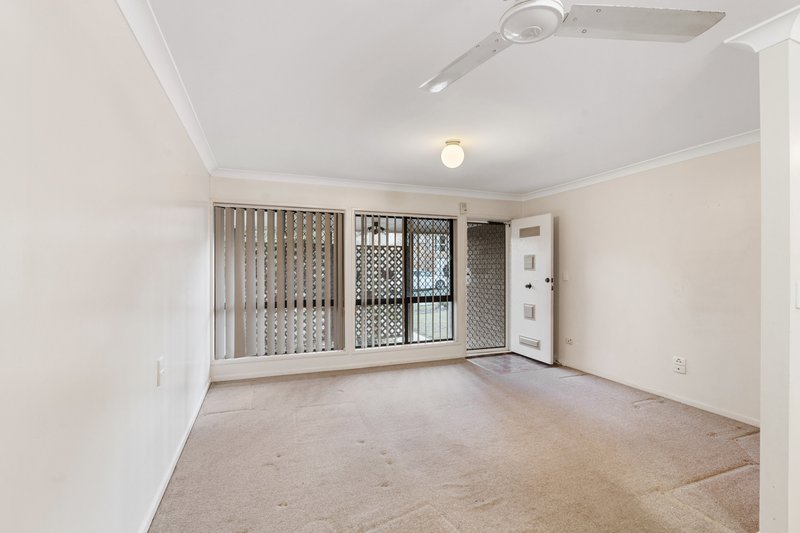 Photo - 5 Comino Street, Strathpine QLD 4500 - Image 2