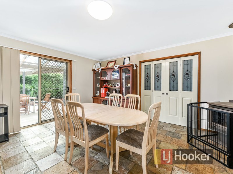 Photo - 5 Comte Close, Cranbourne West VIC 3977 - Image 4