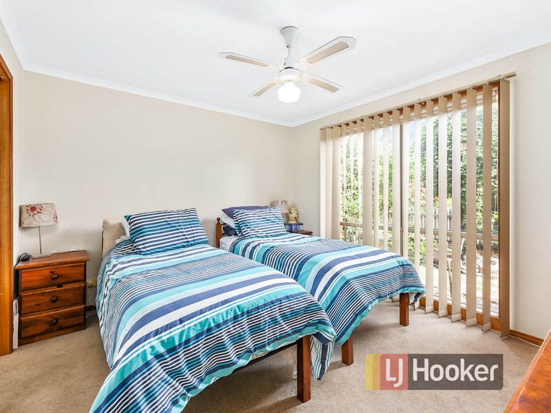 Photo - 5 Comte Close, Cranbourne West VIC 3977 - Image 6