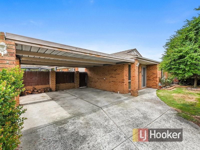 Photo - 5 Comte Close, Cranbourne West VIC 3977 - Image 10