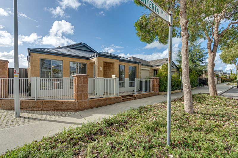 Photo - 5 Conferta Link, Banksia Grove WA 6031 - Image 3