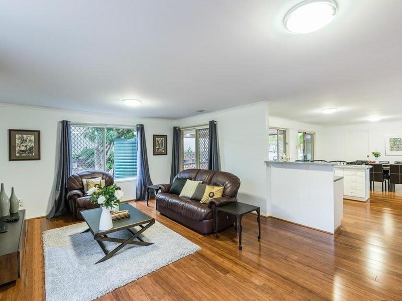 Photo - 5 Conifer Street, Carindale QLD 4152 - Image 2