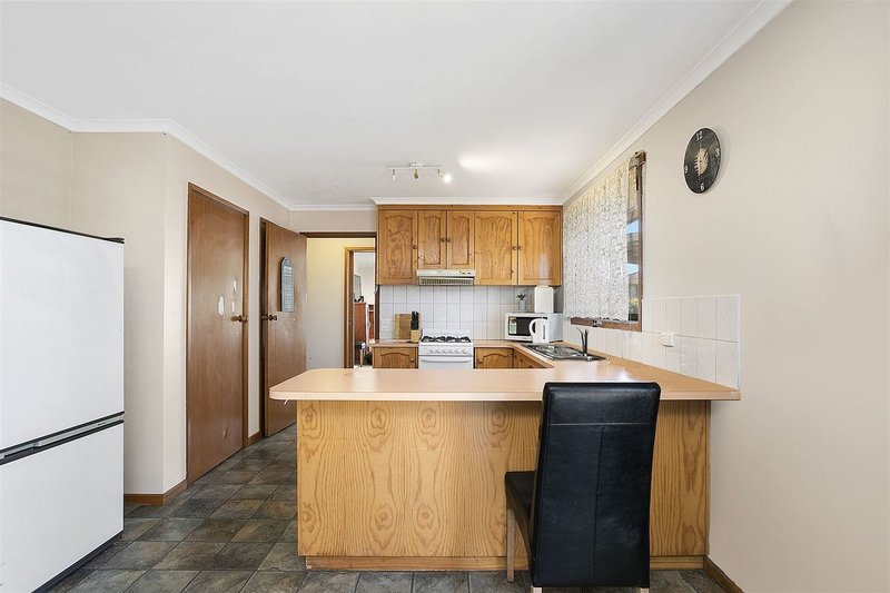 Photo - 5 Cook Close, Sebastopol VIC 3356 - Image 4