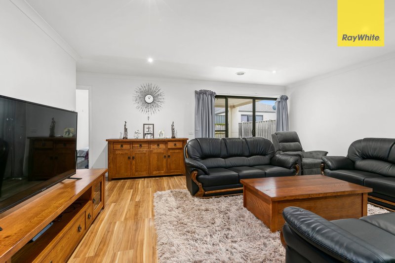 Photo - 5 Cooma Place, Burnside Heights VIC 3023 - Image 2