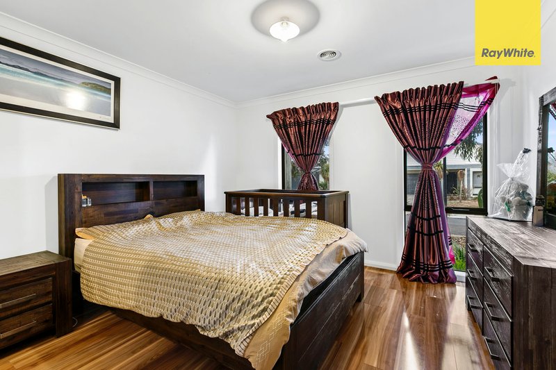 Photo - 5 Cooma Place, Burnside Heights VIC 3023 - Image 4