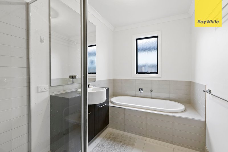 Photo - 5 Cooma Place, Burnside Heights VIC 3023 - Image 6