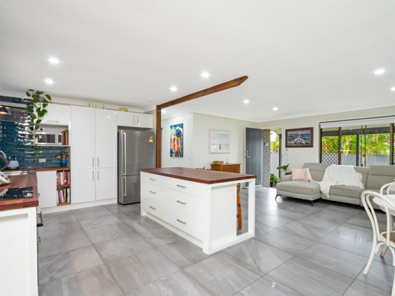 Photo - 5 Coomville Crescent, Nerang QLD 4211 - Image 2