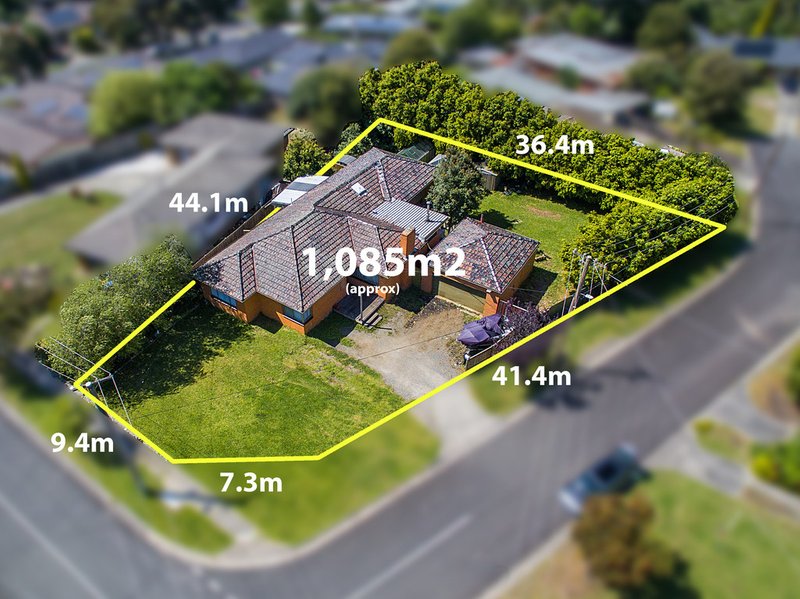 Photo - 5 Coromandel Crescent South, Knoxfield VIC 3180 - Image 2