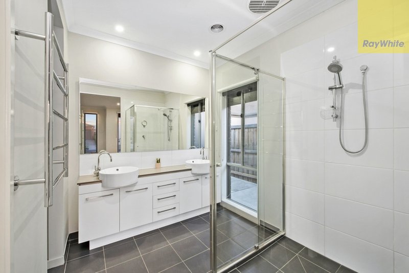 Photo - 5 Coronation Street, Taylors Hill VIC 3037 - Image 8