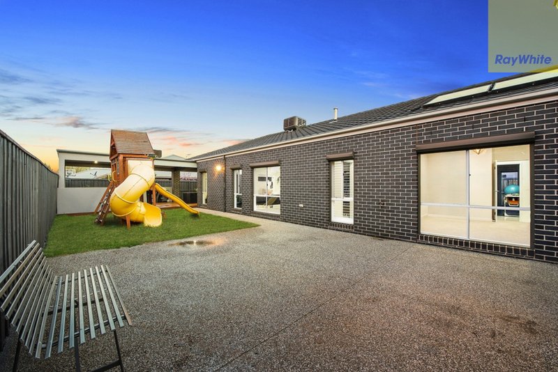 Photo - 5 Coronation Street, Taylors Hill VIC 3037 - Image 11