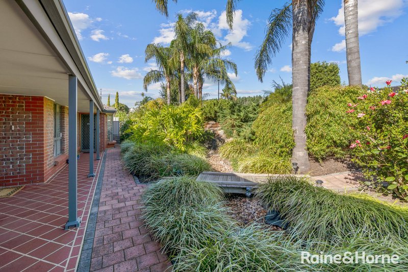 Photo - 5 Coronet Avenue, Woodcroft SA 5162 - Image 2