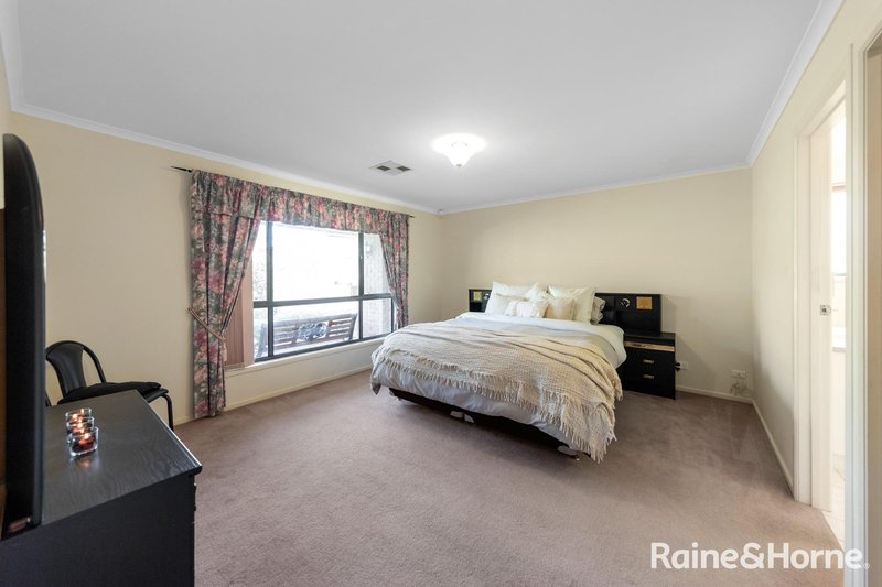 Photo - 5 Coronet Avenue, Woodcroft SA 5162 - Image 4