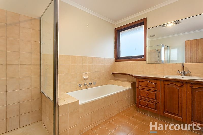 Photo - 5 Corunna Court, Glen Waverley VIC 3150 - Image 5