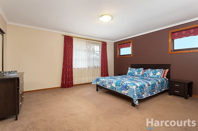 Photo - 5 Corunna Court, Glen Waverley VIC 3150 - Image 6