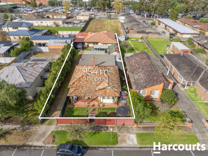 Photo - 5 Cottrell Street, Werribee VIC 3030 - Image 1