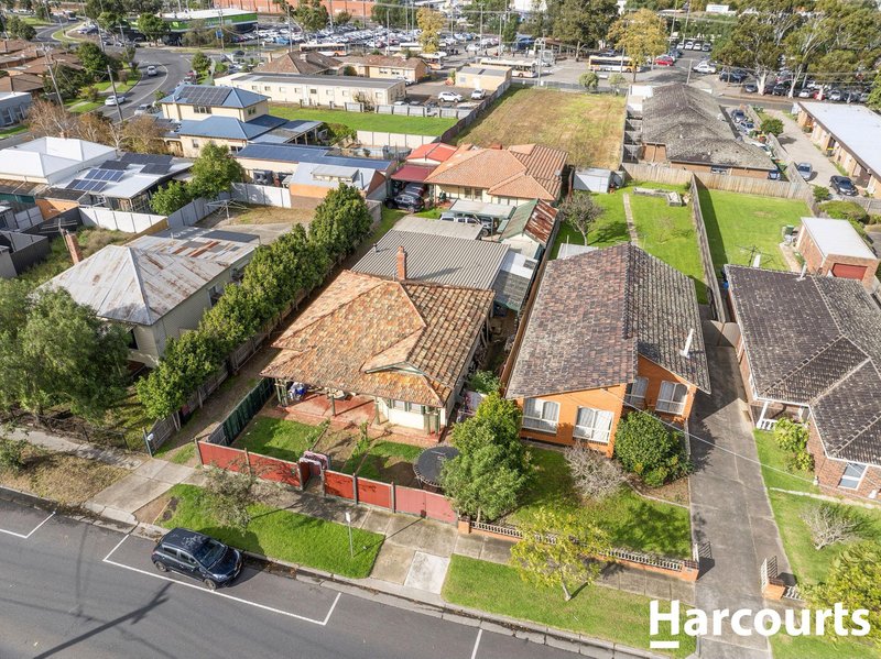 Photo - 5 Cottrell Street, Werribee VIC 3030 - Image 3