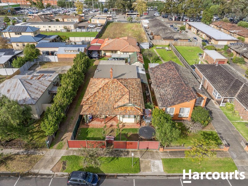 Photo - 5 Cottrell Street, Werribee VIC 3030 - Image 4