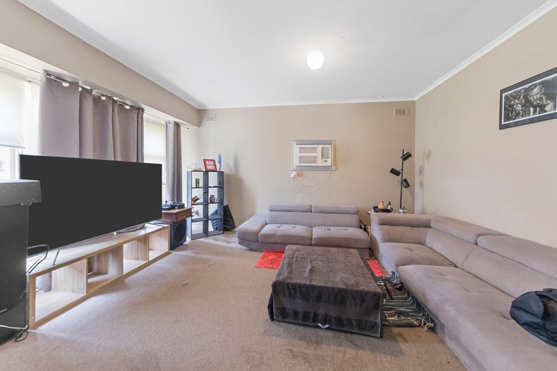 Photo - 5 Crabb Road, Smithfield Plains SA 5114 - Image 3