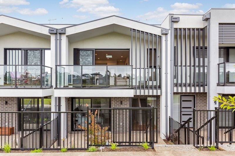 Photo - 5 Creekview Way, Cranbourne West VIC 3977 - Image 1