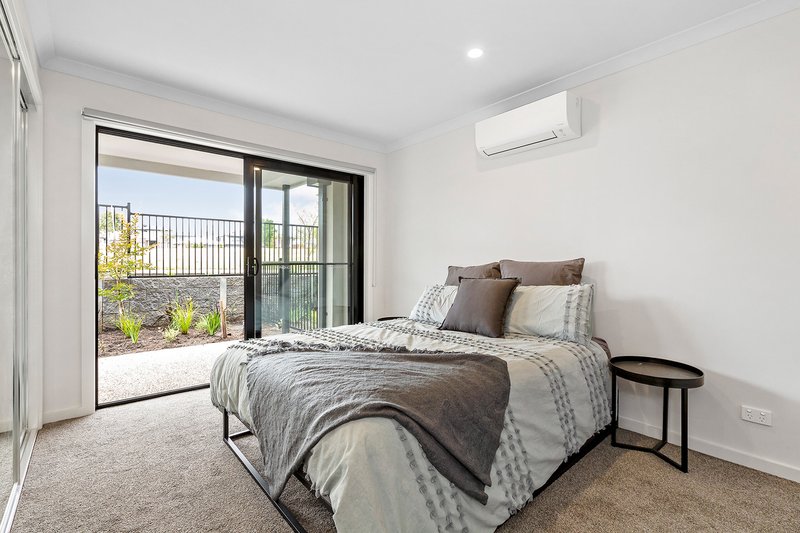 Photo - 5 Creekview Way, Cranbourne West VIC 3977 - Image 4