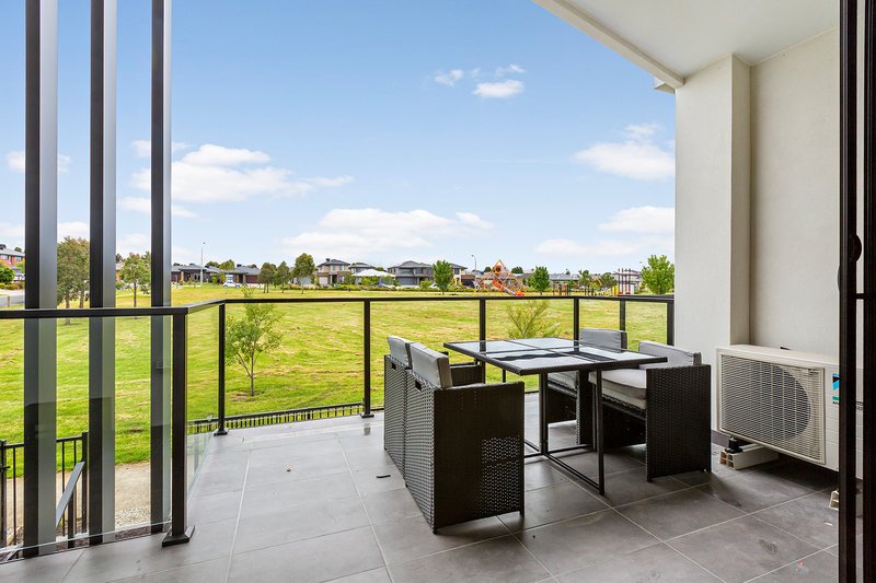 Photo - 5 Creekview Way, Cranbourne West VIC 3977 - Image 6