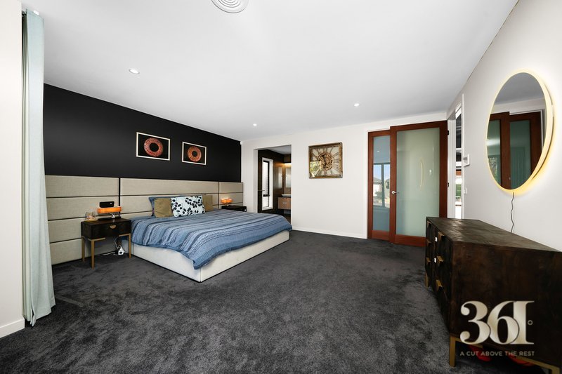 Photo - 5 Creekwood Way, Cobblebank VIC 3338 - Image 3