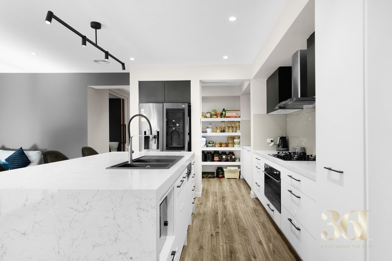 Photo - 5 Creekwood Way, Cobblebank VIC 3338 - Image 10