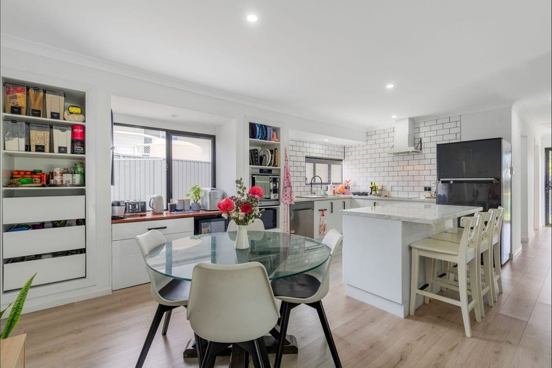 Photo - 5 Crest Street, Beenleigh QLD 4207 - Image 2