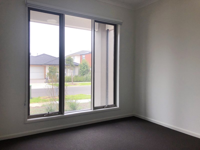 Photo - 5 Creston Street, Point Cook VIC 3030 - Image 2