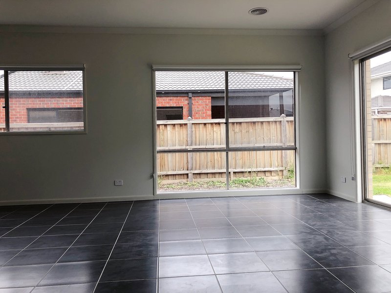 Photo - 5 Creston Street, Point Cook VIC 3030 - Image 6