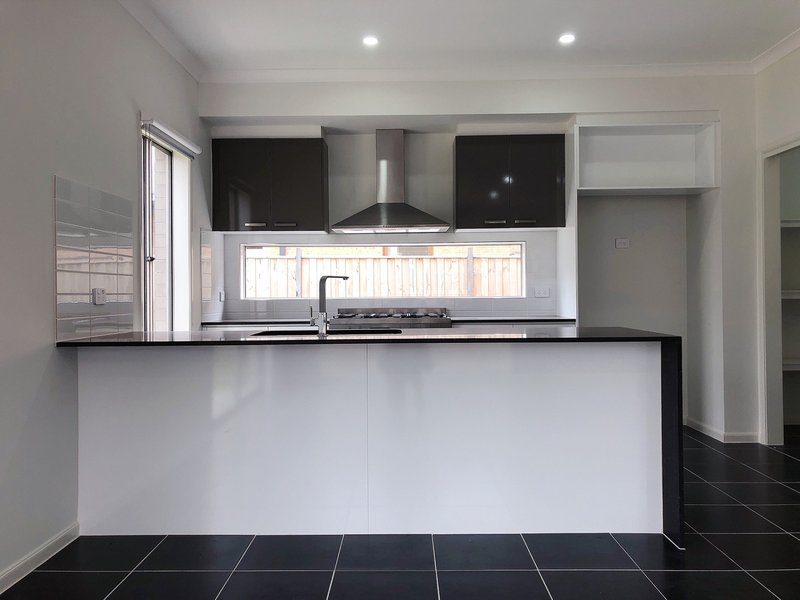 Photo - 5 Creston Street, Point Cook VIC 3030 - Image 7